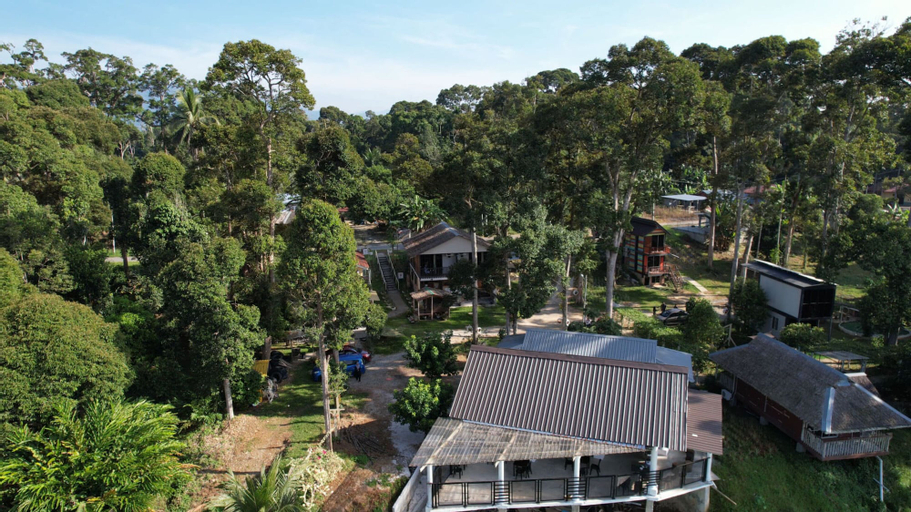 Exterior & Views 11