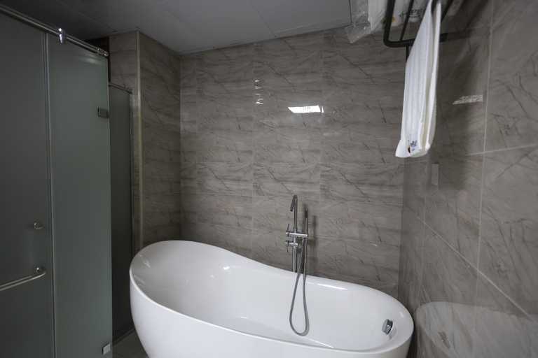Bathroom 4, The Pearl Jabi Lake, AbujaMun