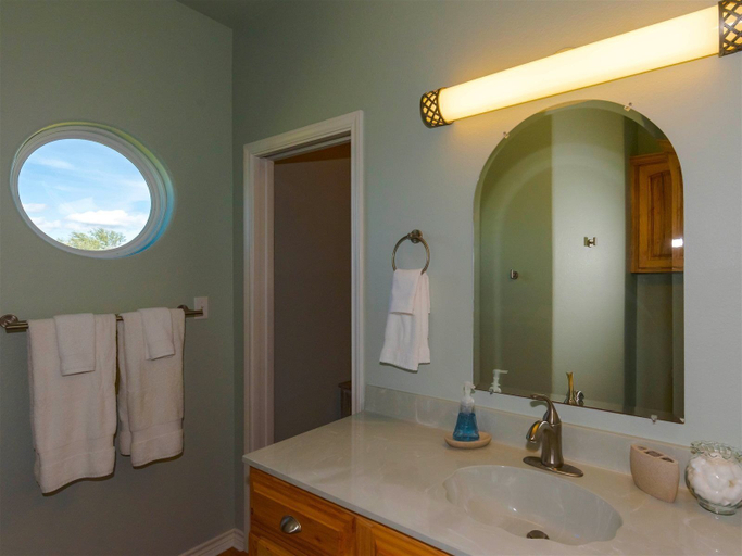 Bathroom 4, Lillybet's Landing, Aransas