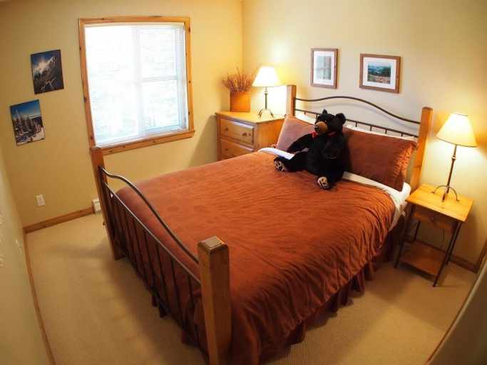Bedroom 3, Crystal Forest #66 By Bear Country, Thompson-Nicola