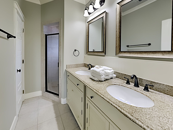 Bathroom 3, A Sea-esta, Walton
