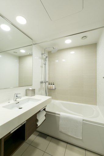 Bathroom 5, The Strings Hotel Nagoya, Nagoya
