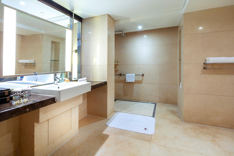 Bathroom 3, DoubleTree by Hilton Chongqing North, Chongqing