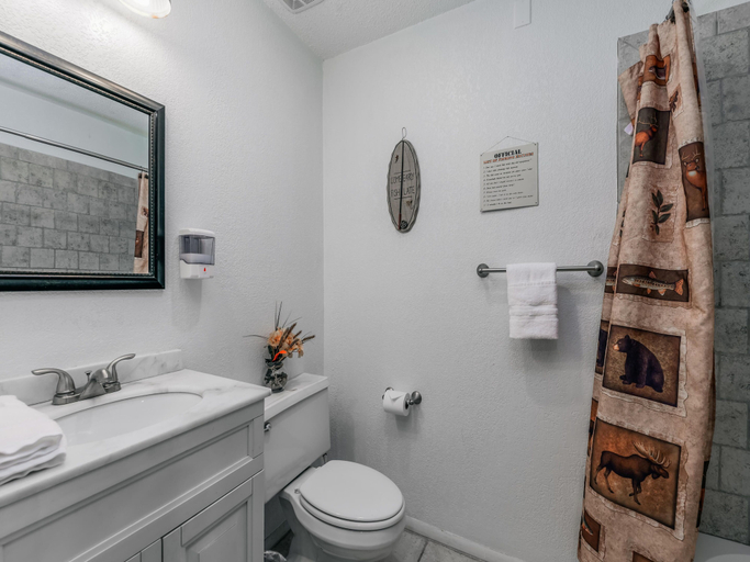 Bathroom 4, Angel's Place, Lincoln