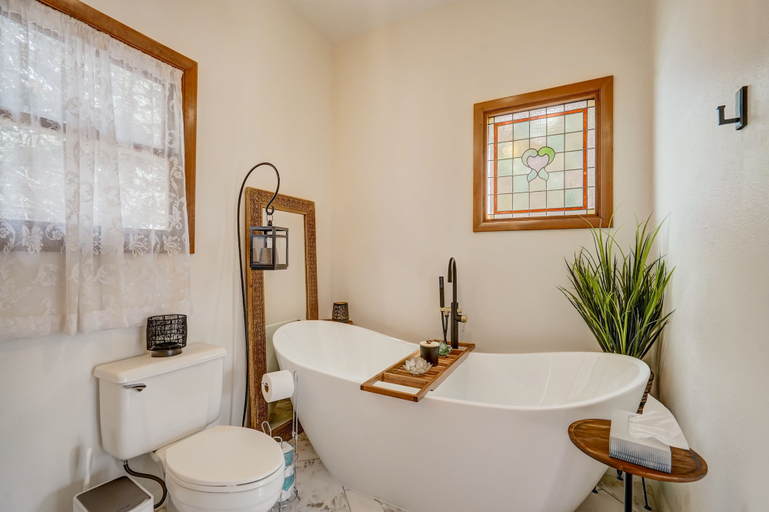 Bathroom 3, Garden Base B, El Paso