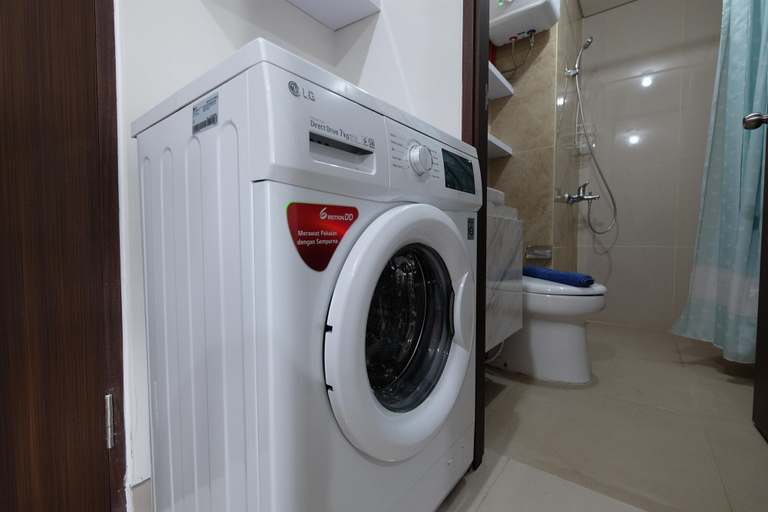 Bathroom 4, Comfy And Modern 2Br At Transpark Cibubur Apartment, Depok