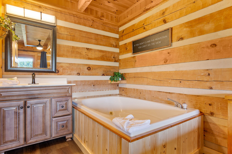 Bathroom 3, Nestled Inn, Sevier