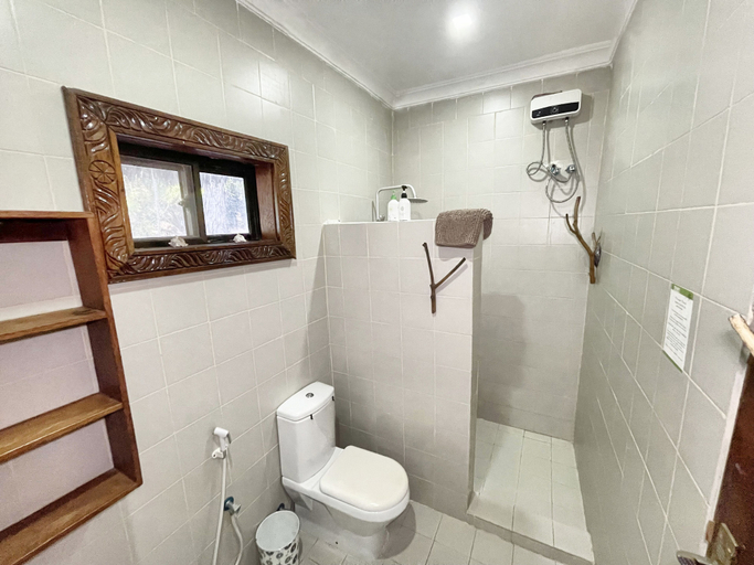 Bathroom 5, Aya Beach Resort, Kusini