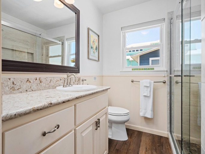 Bathroom 5, Hard Heads Headquarters, Aransas