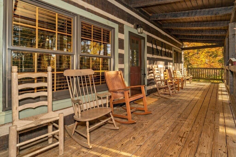 Food & Drinks 5, Rockin R Lodge, Sevier