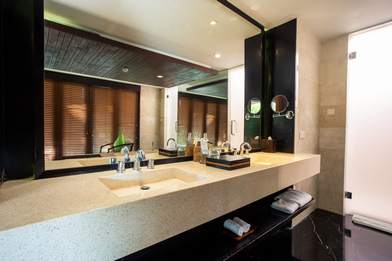 Bathroom 22