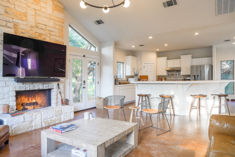 Food & Drinks, Shaded Getaway w/ BBQ & Fire Pit in Austin!, Travis
