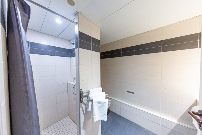 Bathroom 4, Hôtel Princes de Catalogne, Pyrénées-Orientales