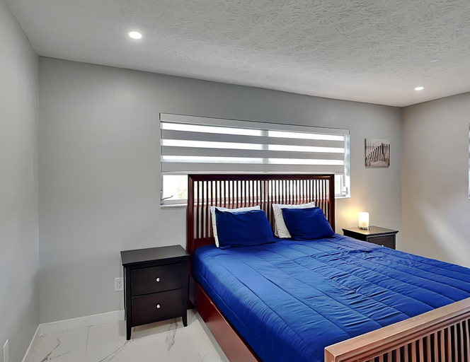 Bedroom 2, Parkway Canal, Lee