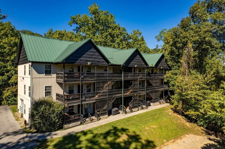 Exterior & Views 2, Briarstone Lodge Condo 13A - Two Bedroom Condo, Sevier