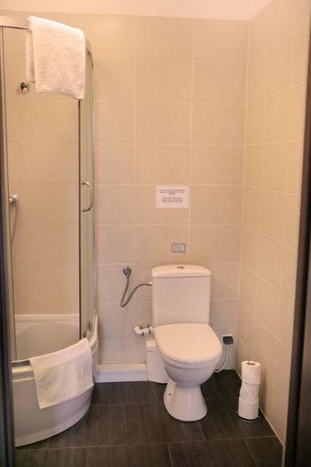 Bathroom 5, Royal Hostel, Środa Śląska