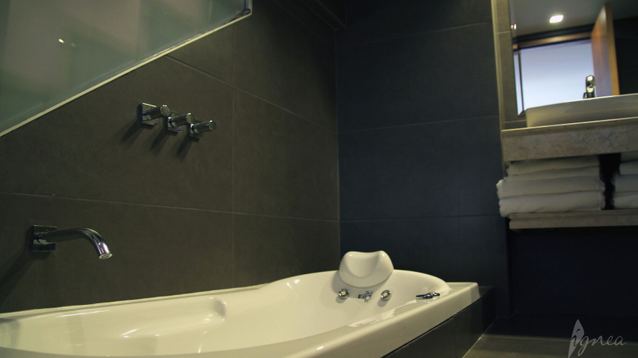 Bathroom 3, Ignea Hotel, Ñorquín