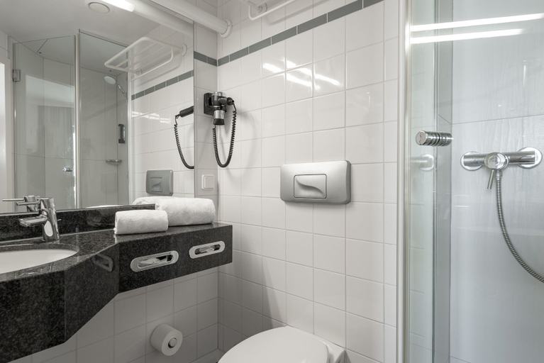 Bathroom 5, IntercityHotel Kiel, Kiel