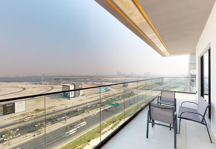Terrace/patio 3, Luxury 3BR Designer Retreat with Parking, Dubai