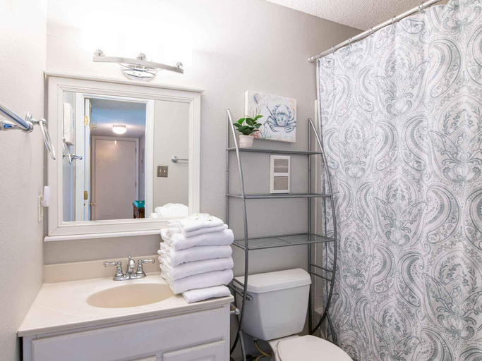 Bathroom, Villas on the Gulf #E7 by Southern Vacation Rentals, Escambia