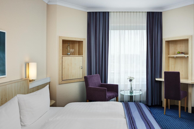 Bedroom 2, IntercityHotel Kiel, Kiel