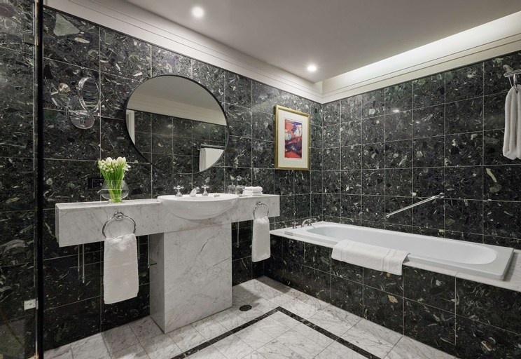 Bathroom 14