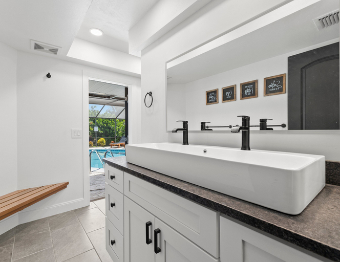 Bathroom, Cape By The Ocean, Lee