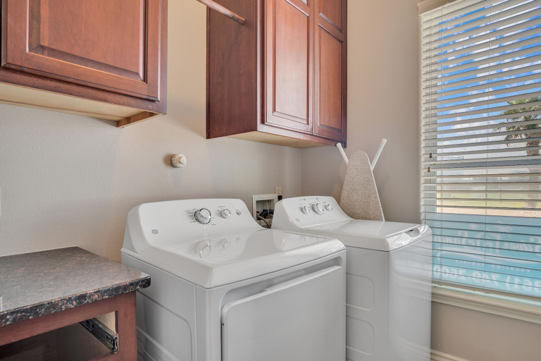 Bathroom 3, Just Breathe, Nueces
