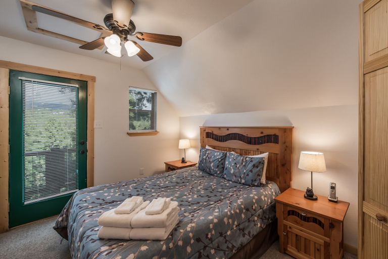 Bedroom 3, Aurora Montealis, Lincoln