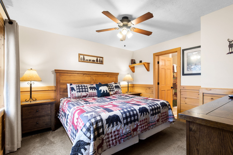Bedroom 2, Cookies Cabin, Sevier