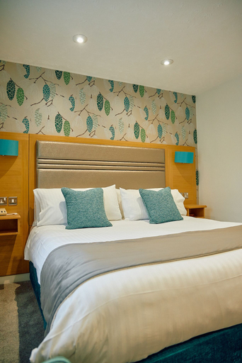 Bedroom 4, Briar Court Hotel, Kirklees