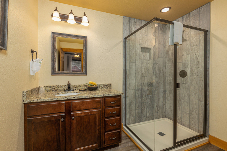 Bathroom 4, A Moment's Peace, Sevier