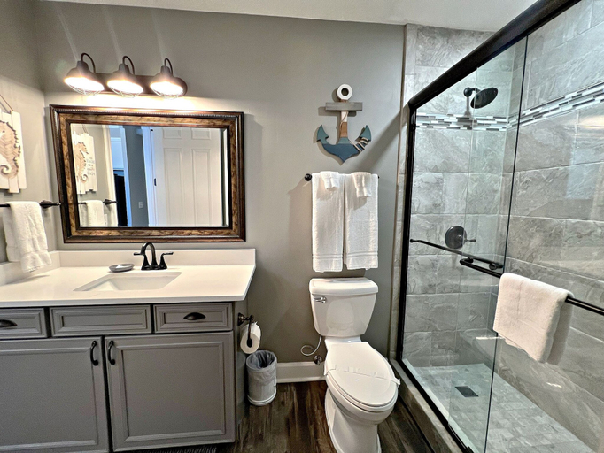 Bathroom 4, Island Royale, Baldwin