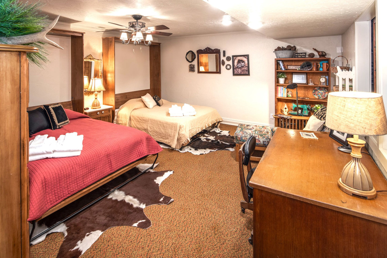 Bedroom 3, Bear Paw, Lincoln