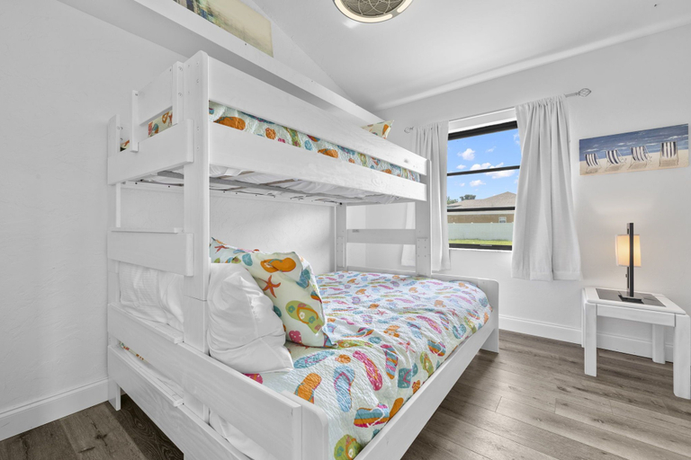 Bedroom 2, Cape Sunset Villa, Lee