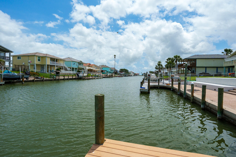 Exterior & Views 2, Redfish Cottage, Aransas