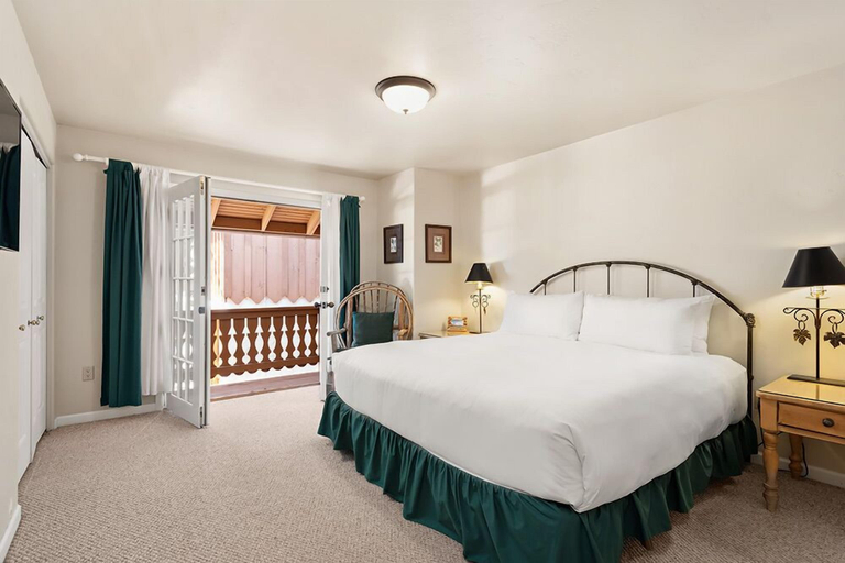 Bedroom 5, Alpenblick by Frias Properties, Pitkin