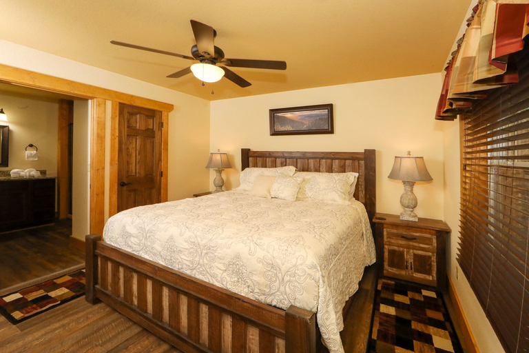 Bedroom 2, Ivie Holler, Sevier