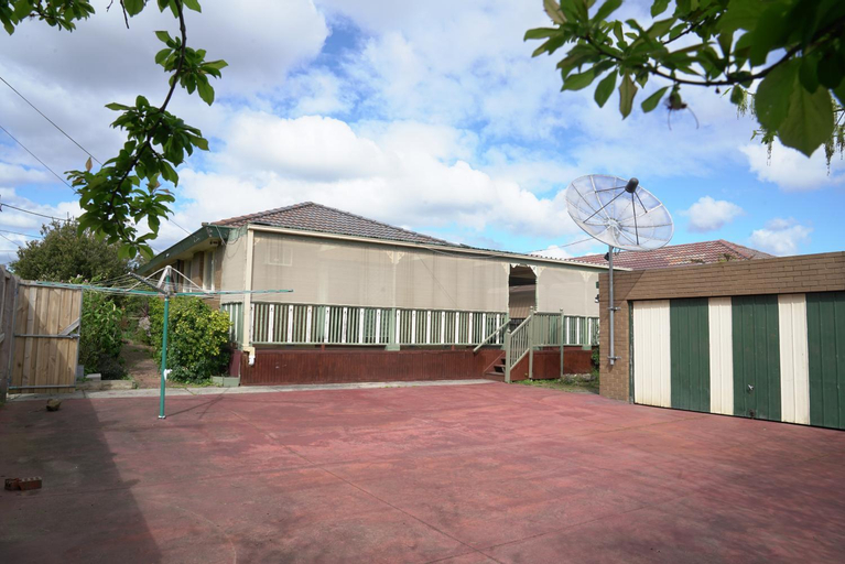 Family home in Prime location Melbourne, Knox - North-East