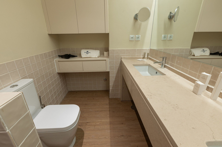 Bathroom, Protea Hotel Luanda, Maianga