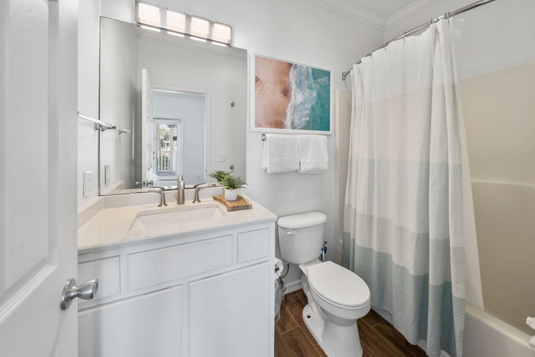 Bathroom 3, Low Cay by Southern Vacation Rentals, Walton