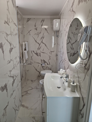 Bathroom 5, Villa Esmeralda, Salerno