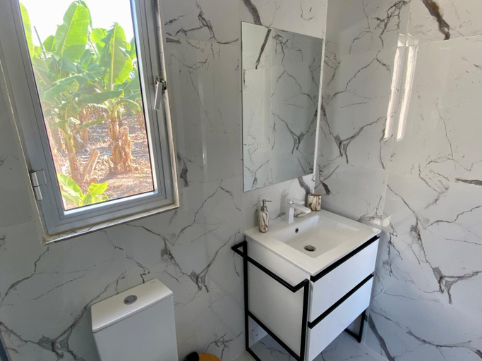 Bathroom 5, Ammos Luxury Suits and Residences