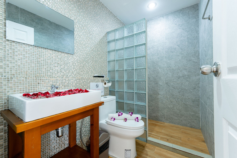 Bathroom 9