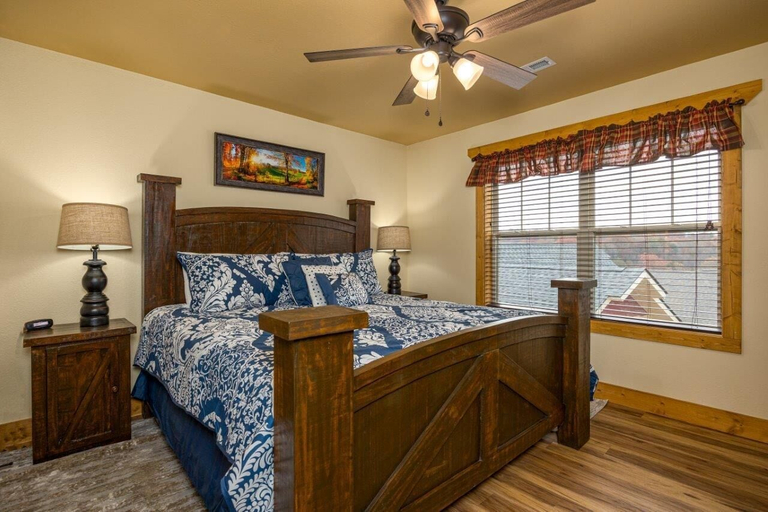 Bedroom 3, Time for Us, Sevier