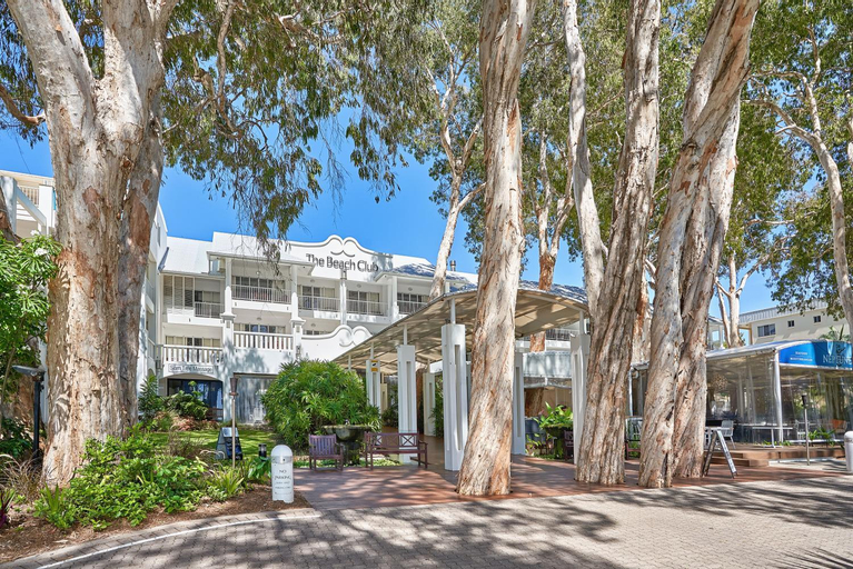Private Beach Club Apartment in Building 2, Cairns