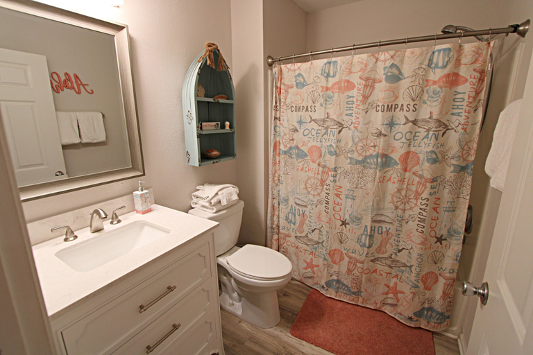 Bathroom 3, Colony Club, Baldwin