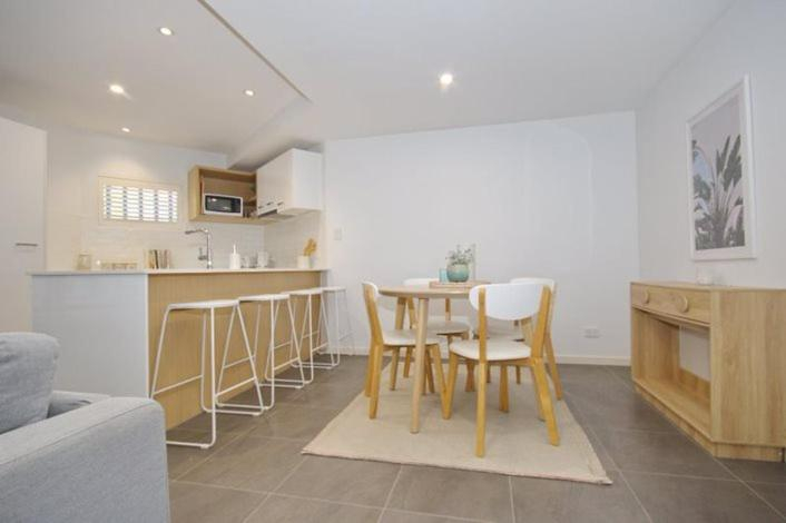 Location, location, location - very large apartment, Manly