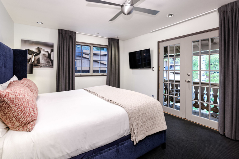 Bedroom 4, Alpenblick by Frias Properties, Pitkin