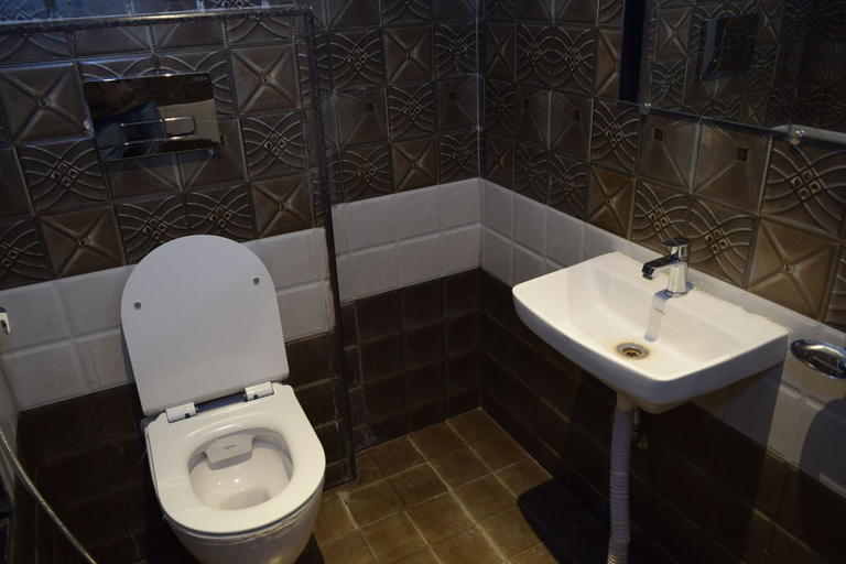 Bathroom 3, Hotel Mewar Mahal - Udaipur, Udaipur